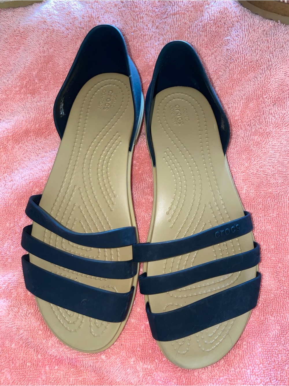 1-pair CROCS Women's black Triple-Strap Sandals wide fit.